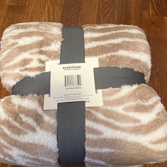 Berkshire Bedding Berkshire Cozy Cape Wrap Poshmark